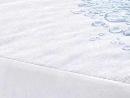 Mattress Protector — edge detail